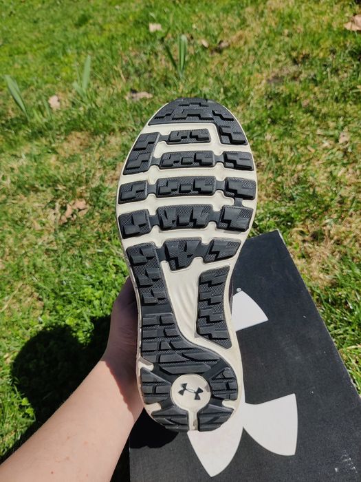 Трекінгові кросівки Under Armour