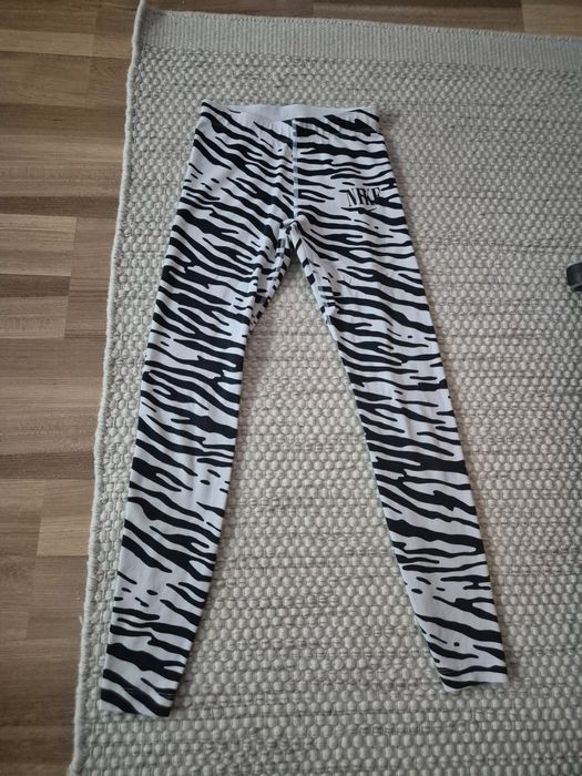 Leginsy Nike r.34