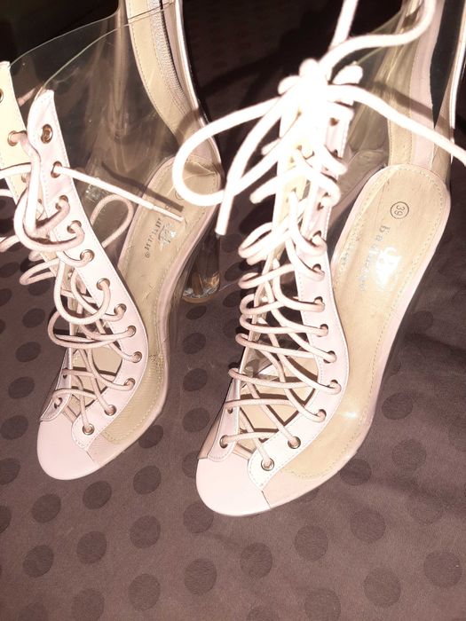 Продам новые летние ботинки