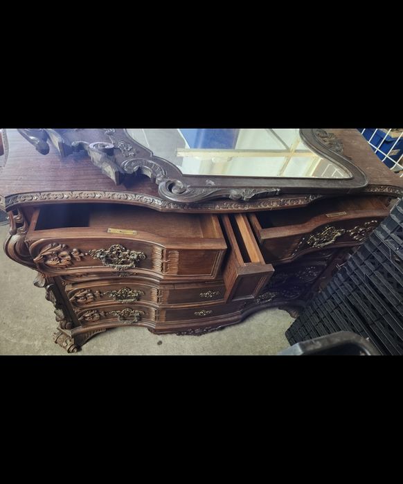 Comoda com Espelho Antiguidade em bom estado de conservação, pode ver