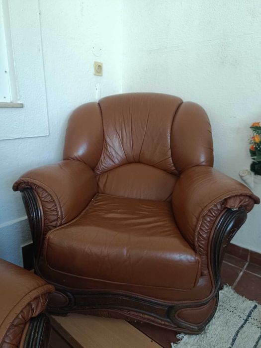 Conjunto 1 Sofá e 2 Poltronas Castanhas em Pele
