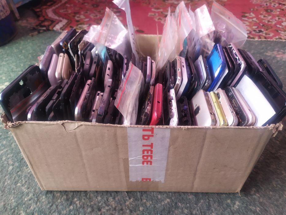 Продам,корпуса,кришки разом з кнопками динаміками.