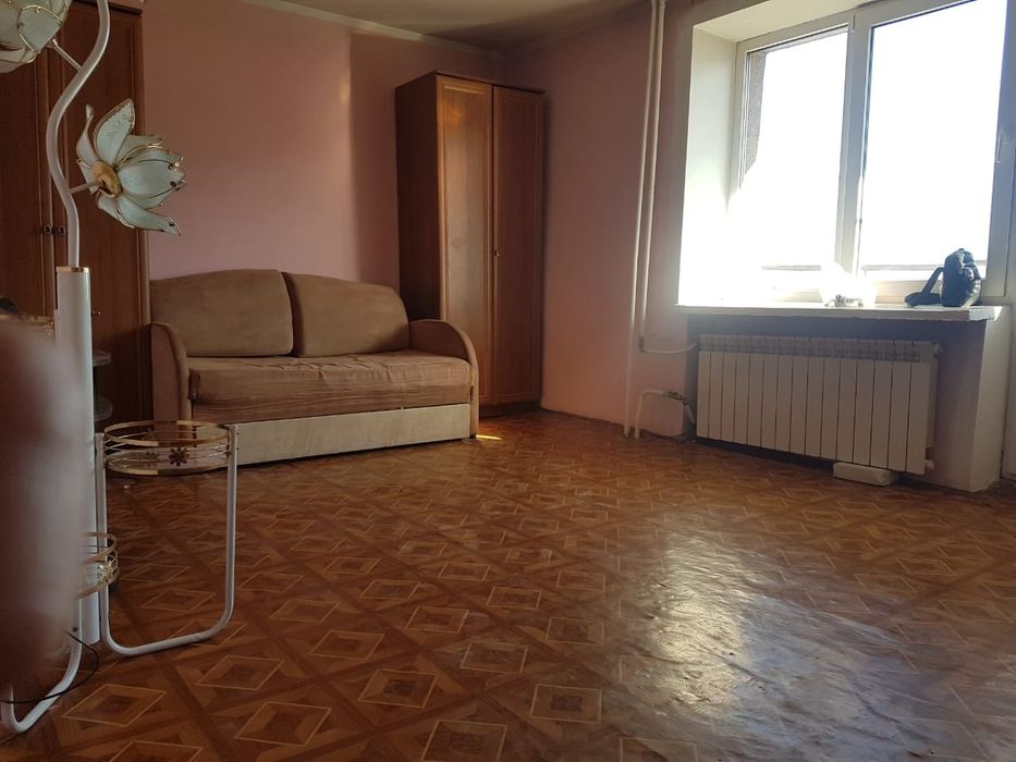 Сдается просторная однокомнатная квартира  по ул.Небесной Сотни (р-он