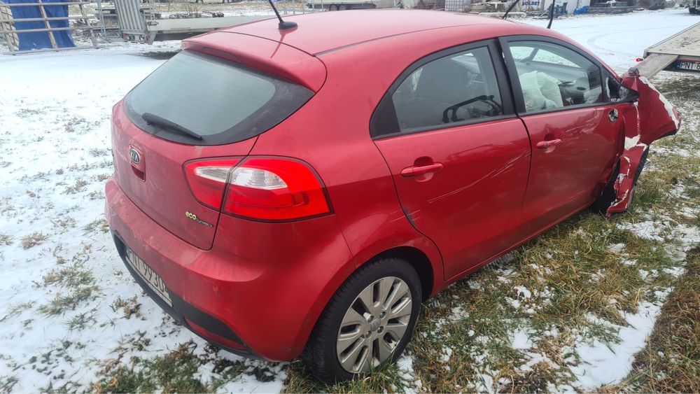 Kia rio III uszkodzona