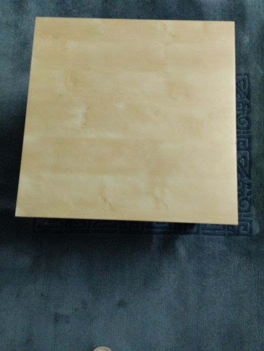 Mesa de madeira clara