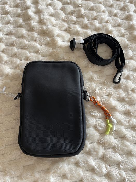Mala carteira desportiva em preto