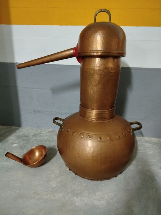 Alambique em cobre + taça de apoio