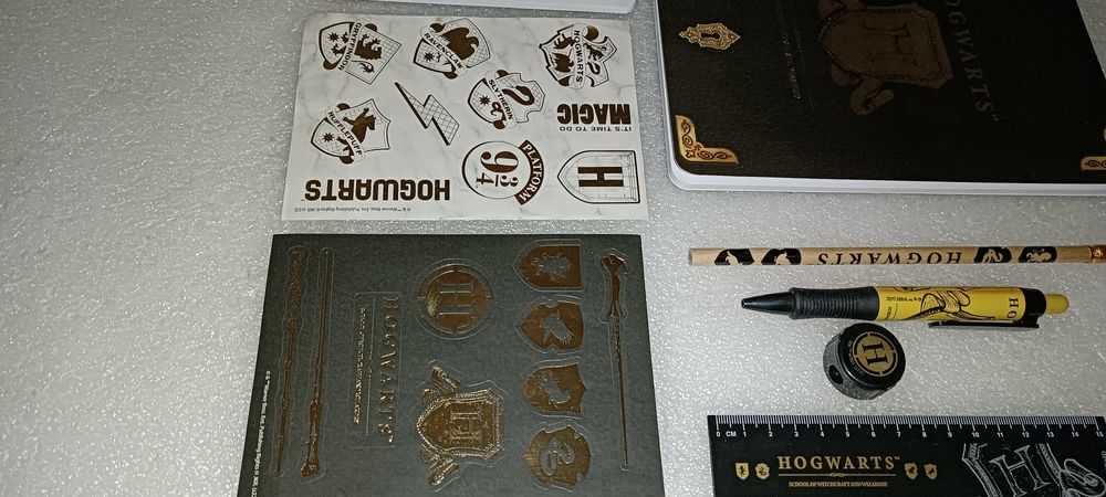 Harry Potter Conjunto de 4 agendas/lápis/caneta/ aguça e autocolantes