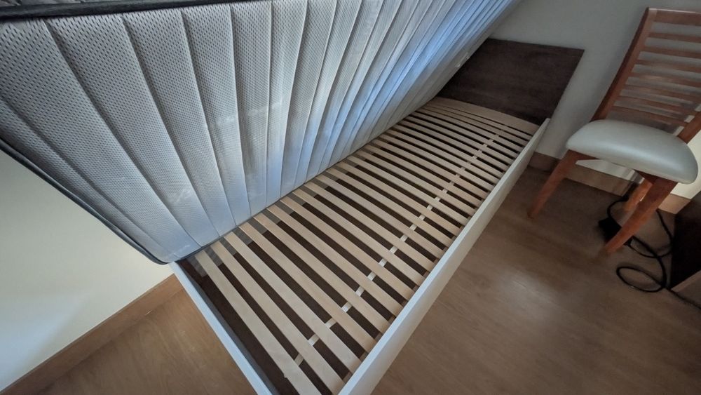 Cama com colchão 190*90cm