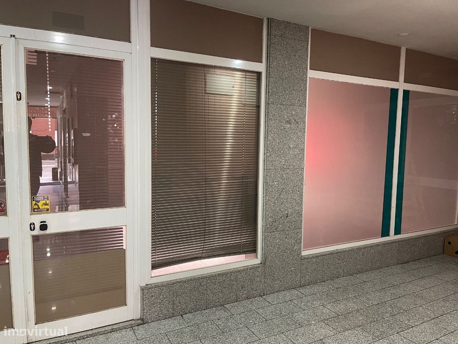 Loja com cave em Fão