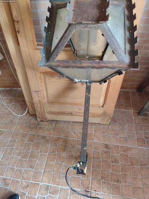 Candeeiro de rua antigo