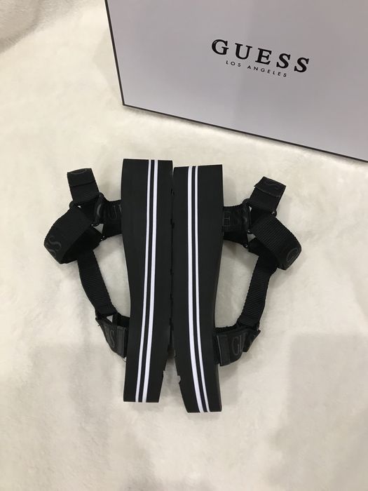 Продам женские босоножки/сандали GUESS