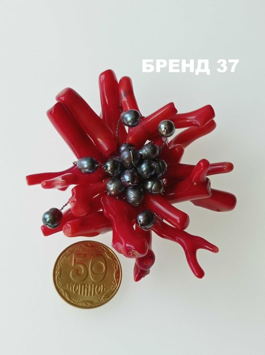 Эффектная брошь винтаж кораллы  жемчуг