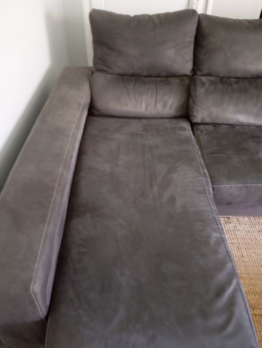 Sofá com Chaise Long e Arrumação