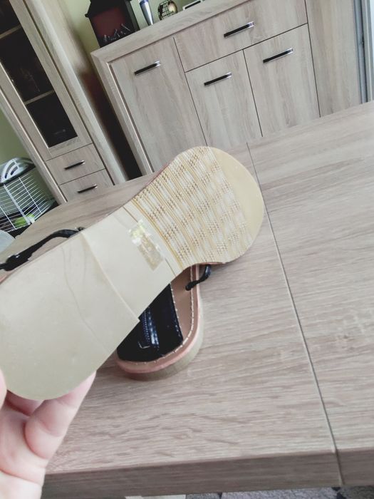 Sandały czarne nowe