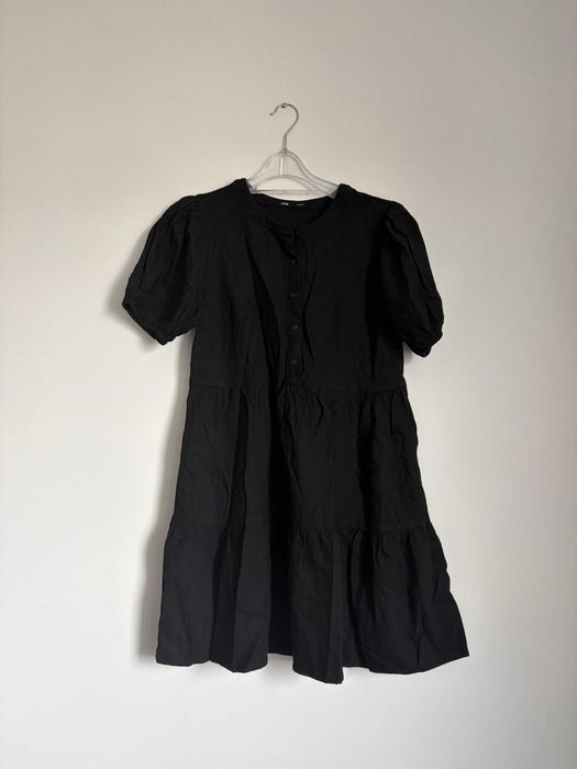 Czarna sukienka Sinsay