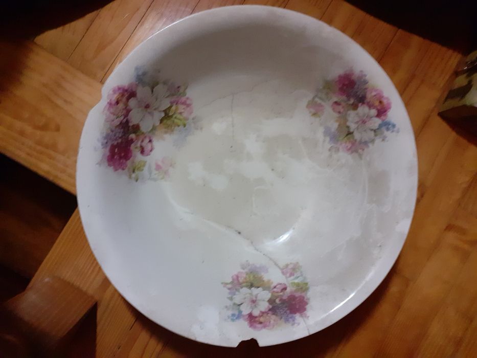 Conjunto de 7 peças muito antigas de louça.