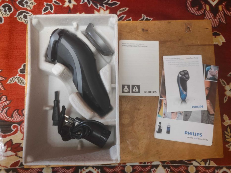 Аккумуляторная бритва Philips PT 727
