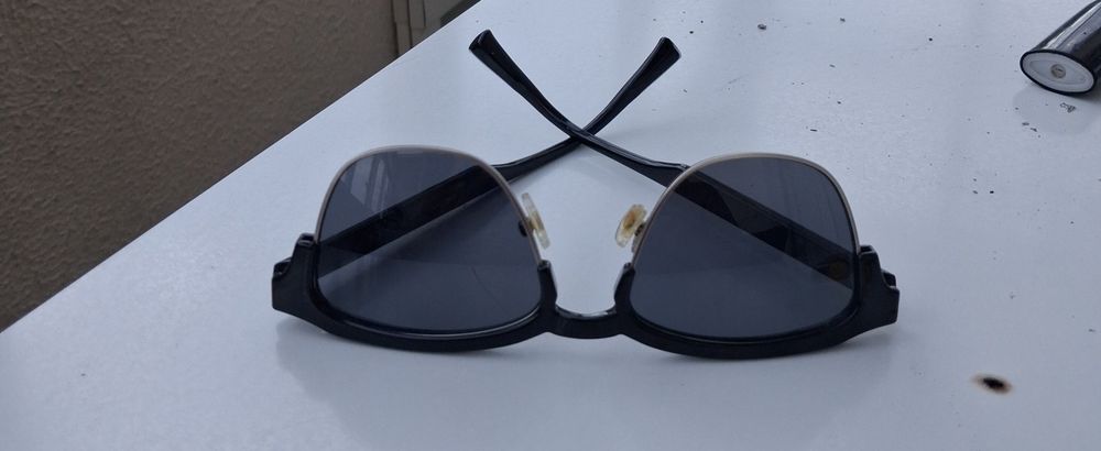 Vendo óculos de sol HAWKERS. Só entrego em mão.