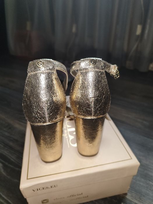 туфлі Guess золоті
