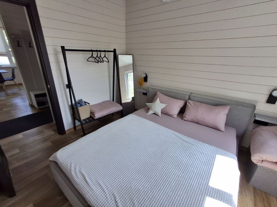 Затишний будинок з банею, терасою та бесідкою з каміном