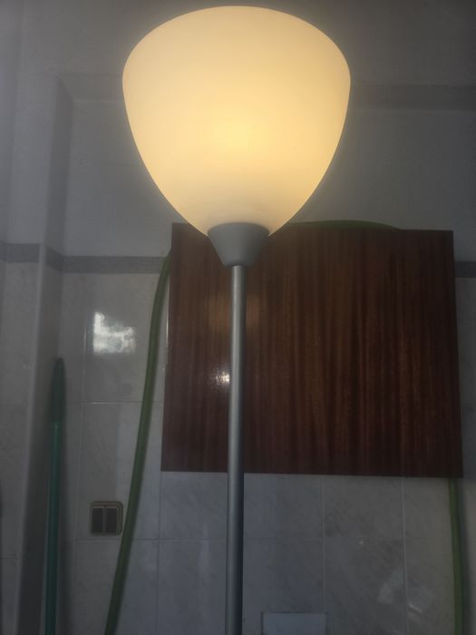 Candeeiro de pé alto