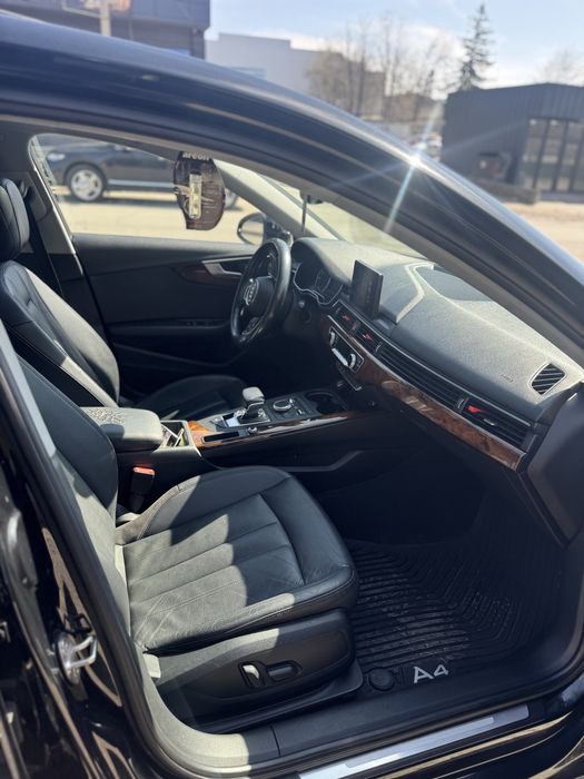 Продам Audi a4b9 2017