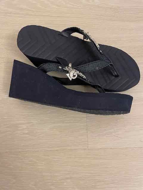 Guess - klapki damskie z USA, 37.