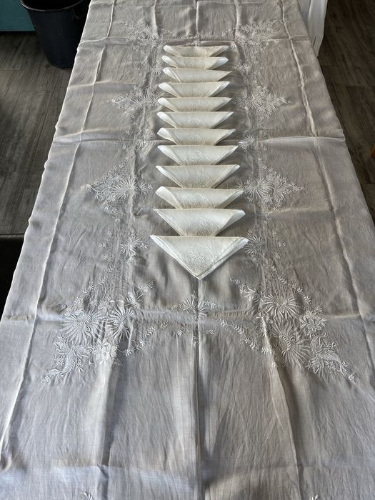 Toalha de mesa organdy e linho com bordado manual da ilha da madeira 257x163 e 12 guardanapos linho