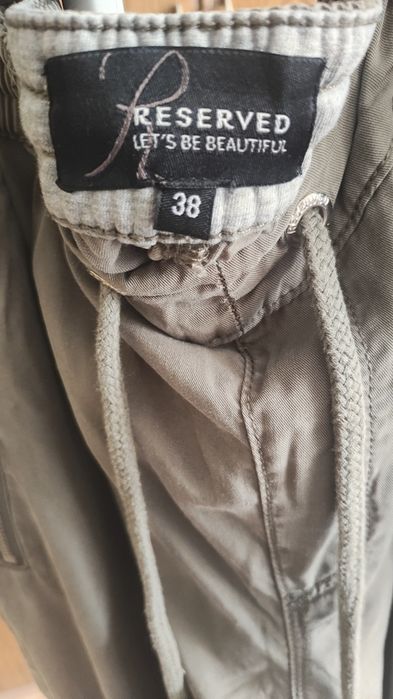 Spodnie khaki na gumie