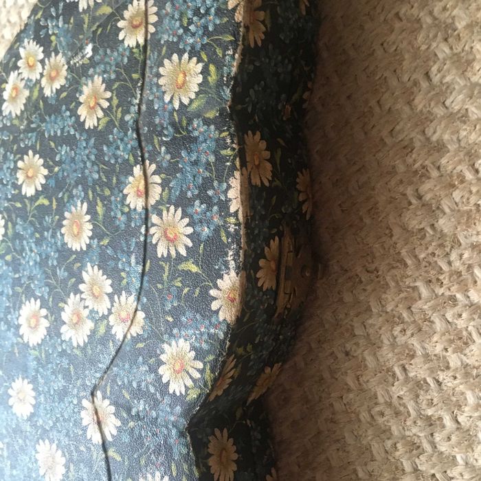 Caixa de costura em forma de borboleta