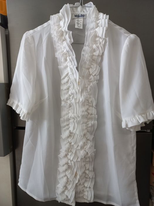 Blusa branca nova com folhos
