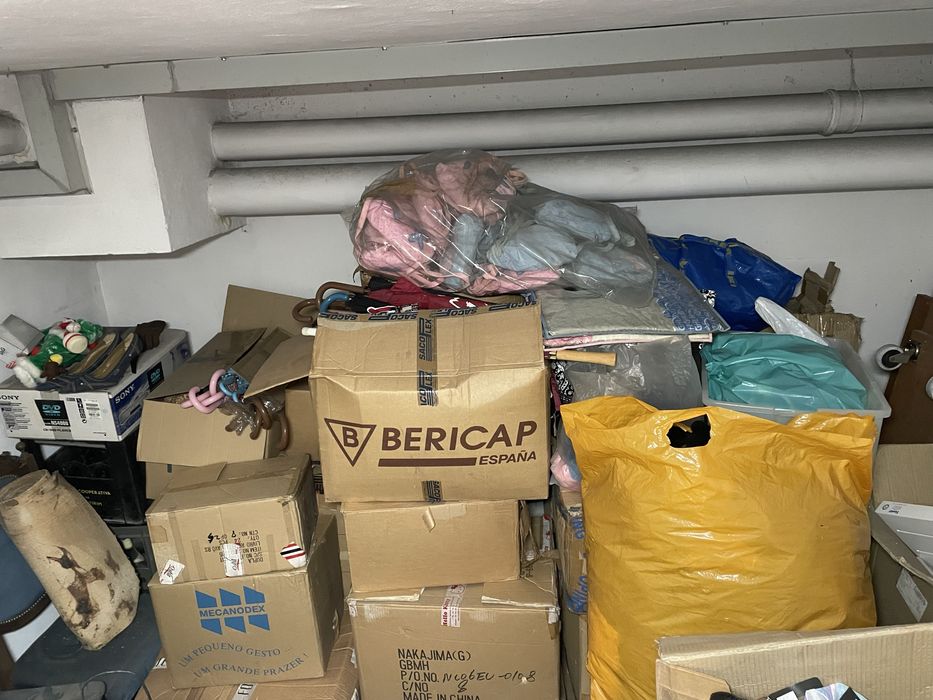 Recheio de loja de carteiras e acessorios de moda