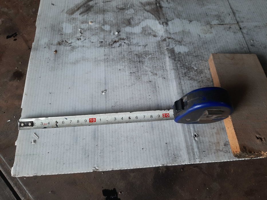 2 fitas métricas novas e aplique.