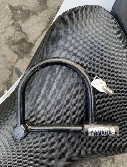 Замок Yamaha на колесо мотоцикла універсальний