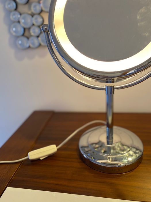 Espelho de Maquiagem com Luz LED e Aumento – Dupla Face