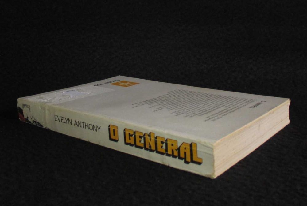 Livro O General Evelyn Anthony