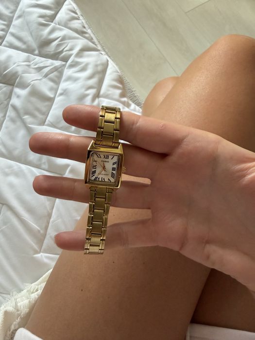 Годинник casio.
