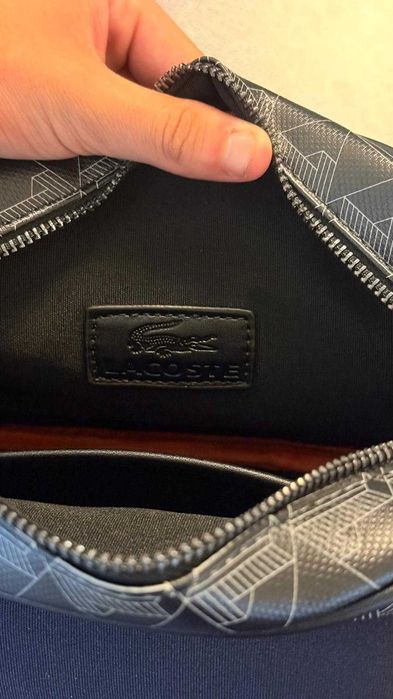 Bolsa Lacoste The Blend Geometric Pattern - Como Nova