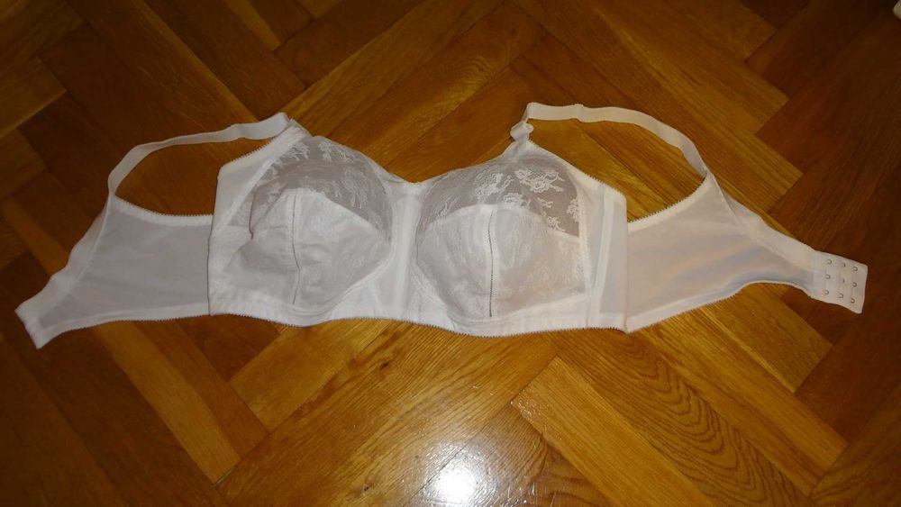 Biustonosz Triumph Doreen  110H nowy bez fiszbin