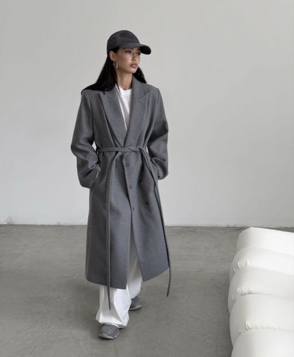 Пальто сірого кольору з поясом Rikky hype