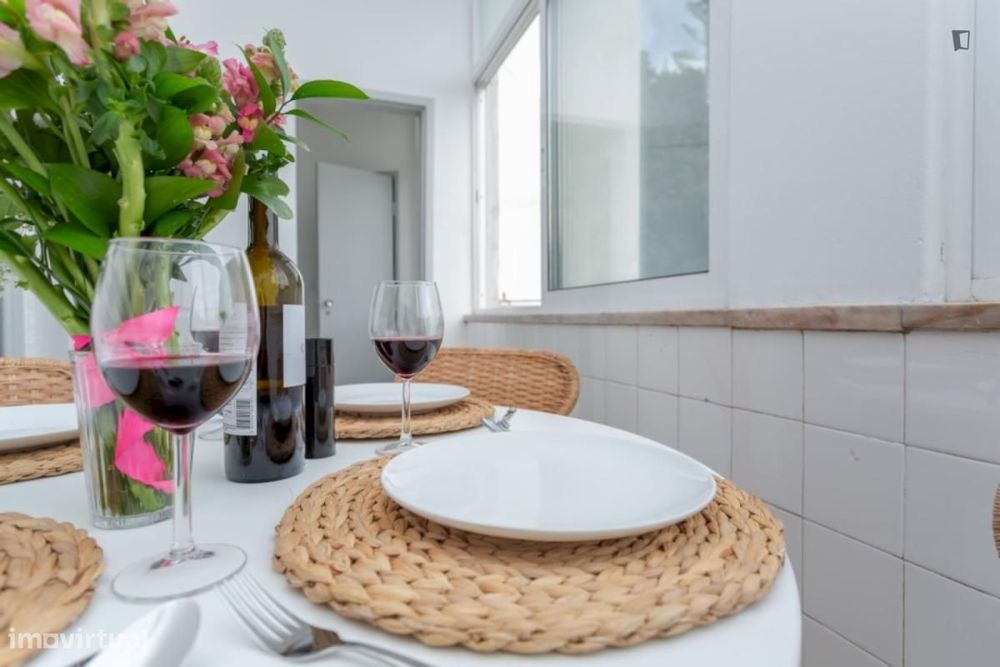Apartamento com 5 quartos - localizado em Anjos Lisbon