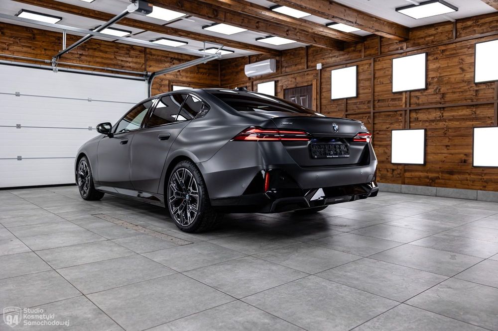 Auto do ślubu BMW G60 frozen deep grey Sieradz całe łódzkie
