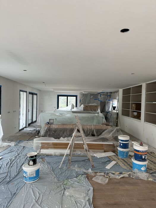 Faco trabalhos de trolha e pintura