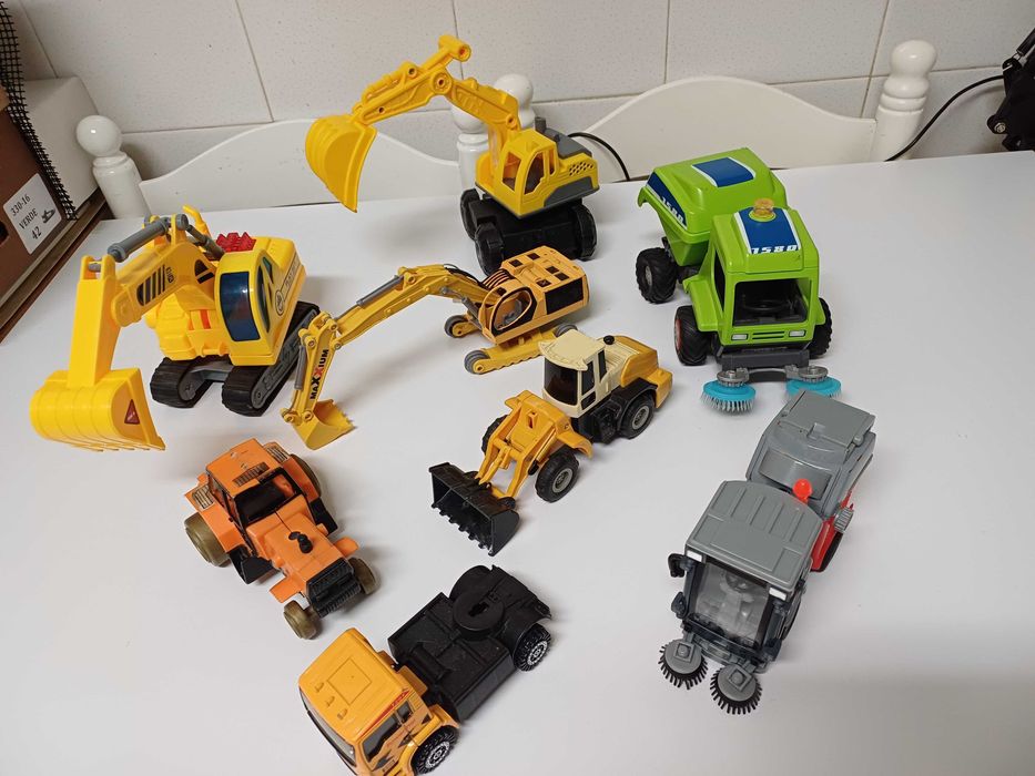 Maquinas de construção civil e limpeza 8 unidades