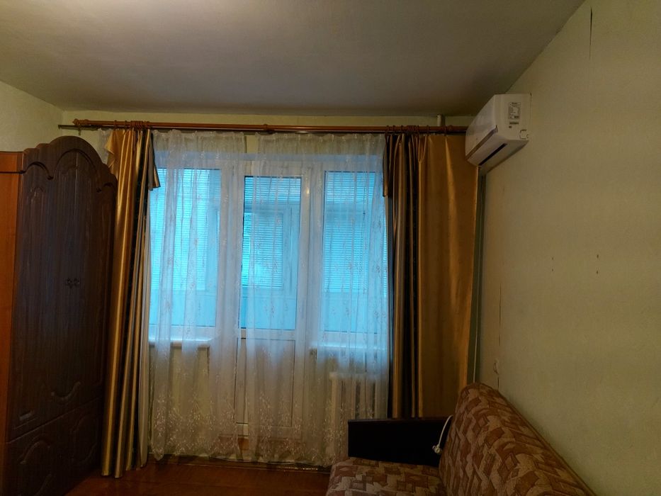 Продам 2кім Метро Палац Спорту.