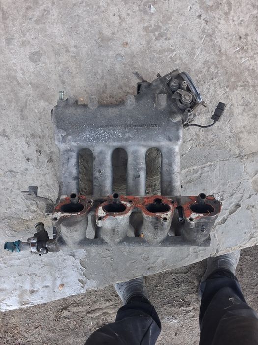 Впускний колектор Пассат б3