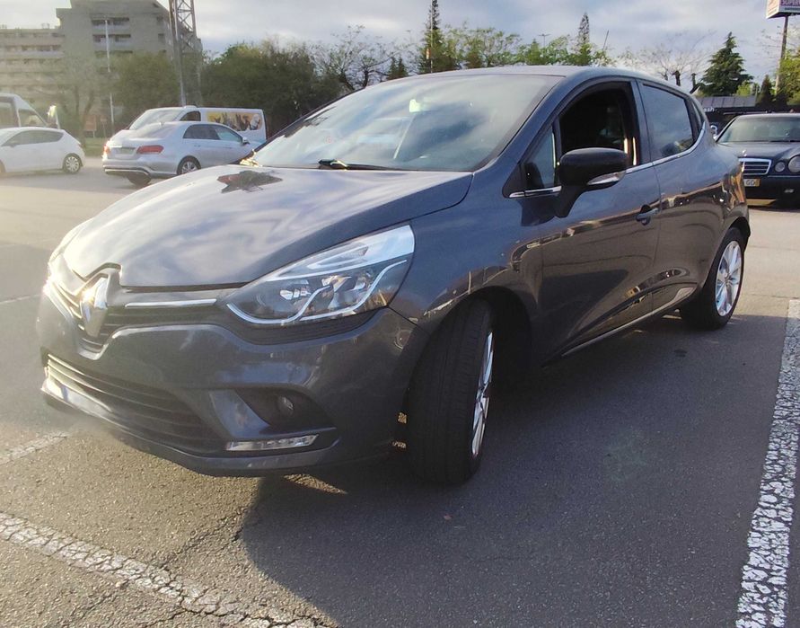 Renault Clio IV Limited TCe 90 • 44.000 km • Como novo