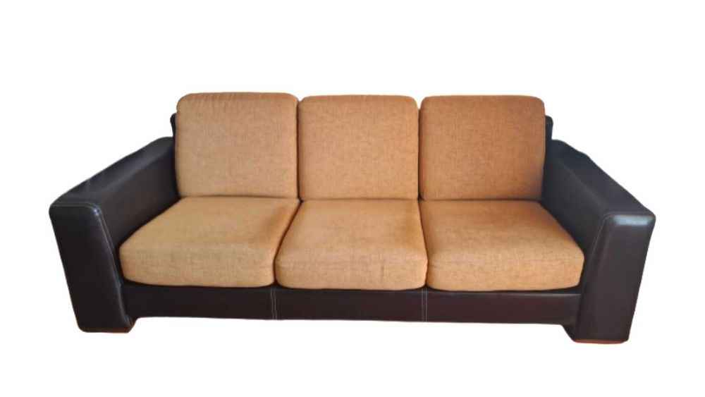 Vendo este 2 sofás em pele e almofadados a um ótimo preço