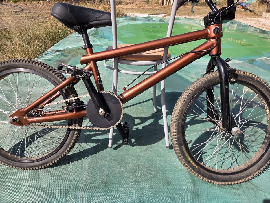 Vende se Bicicleta BMX
